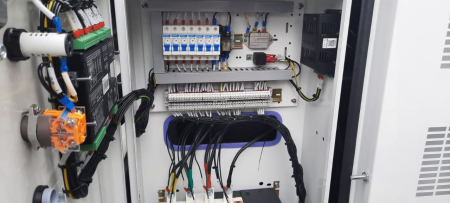 Дизельный генератор  AD-100-Т400 в кожухе со встроенным АВР