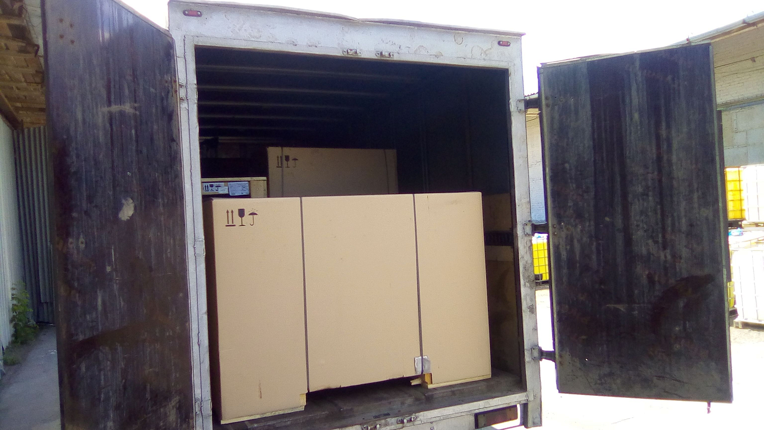 Отрузка компрессоров и запчастей дилеру в Ростове-на-Дону