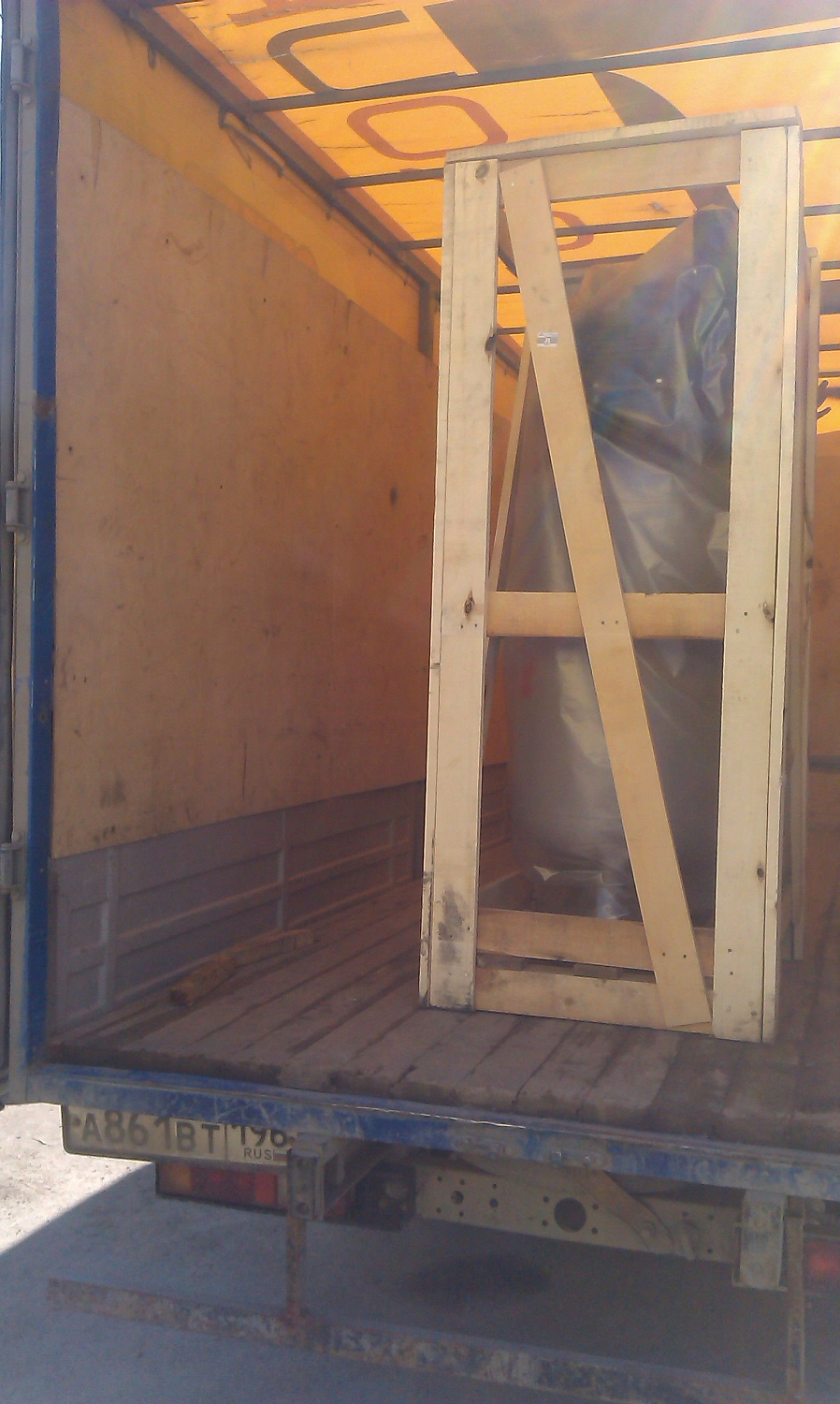 Отгрузка вертикального поршневого компрессора в Екатеринбурге